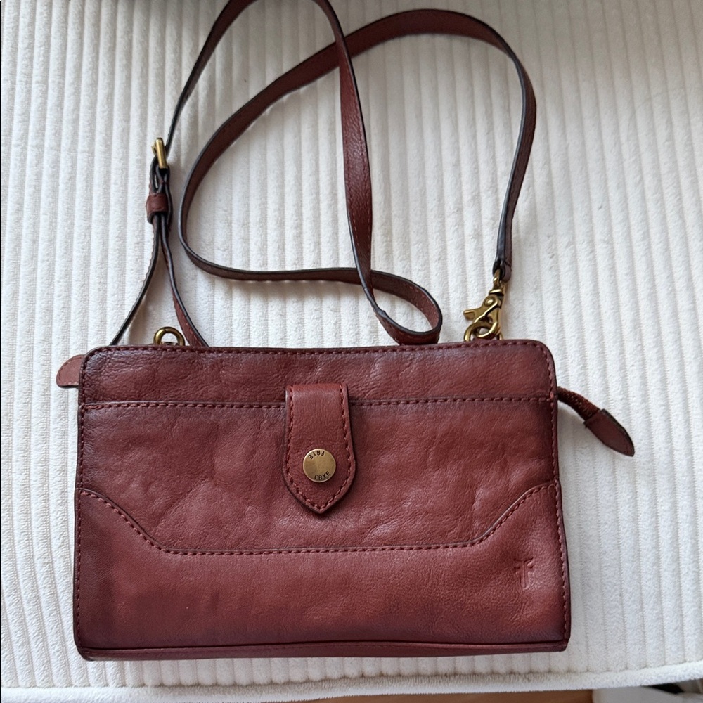 FRYE AND CO. Rich Brown Leather Crossbody Bag